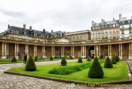 The colonnaded Cour d'Honneur (Court of Honor)